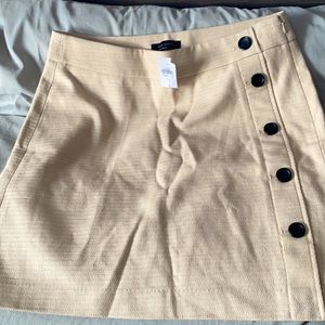 Women skirt size 12. Color cream from Ann Taylor